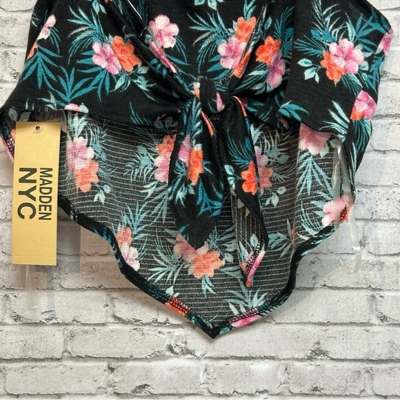 Madden NYC Women's XXL (19) Floral Sleeveless Crop Handkerchief Top - Picture 11 of 16